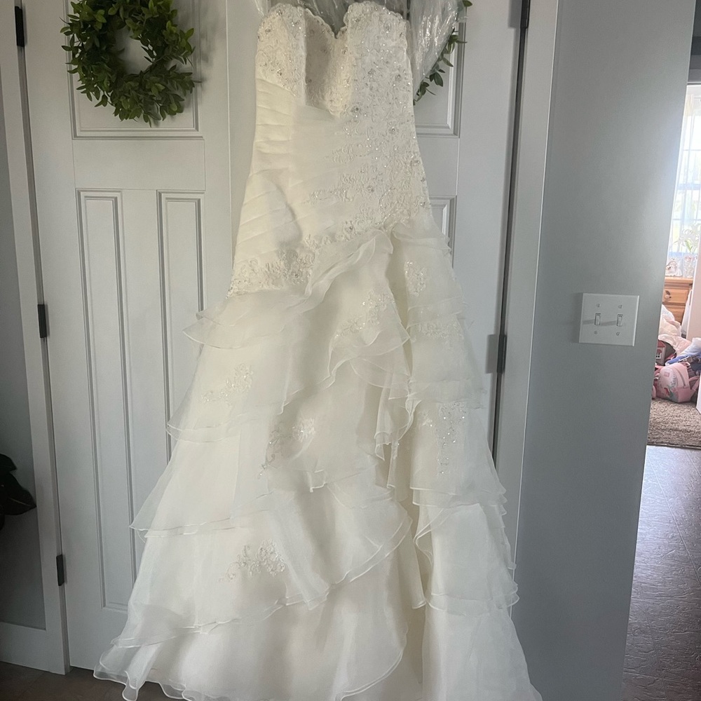 Never worn Alfred Angelo ballgown wedding dress